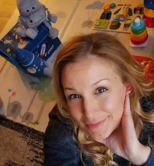 Маданска празнува  рожден ден на детето  с „бременна” рокля