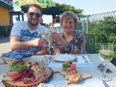 Майката на Стойчо Кацаров живее като кралица (Снимки)