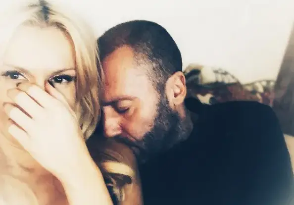 Мария Игнатова и Нойзи с меден месец под карантина