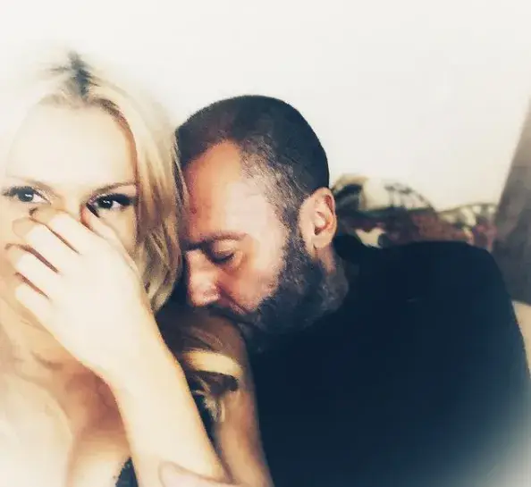 Мария Игнатова и Нойзи с меден месец под карантина