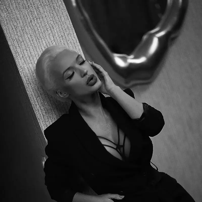 Марина Тошич превзема поп жанра с „Waistline“