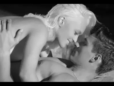 Марина Тошич превзема поп жанра с „Waistline“