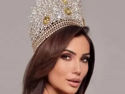 Миска забавлява възрастни хора! Ева Добрева се бори за короната „Мис Свят“