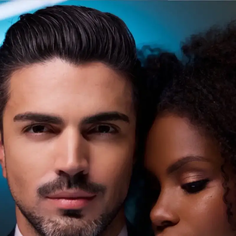 Модел или хирург? Д-р Джак позира за провокативното списание HALF MAGAZINE