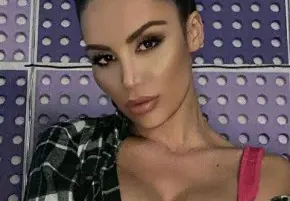 Моника Валериева на вино и пържоли