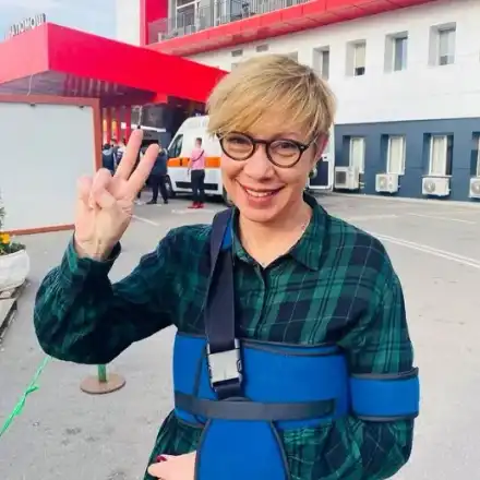 Нелепо: Кака Лара си счупи рамото заради котарак