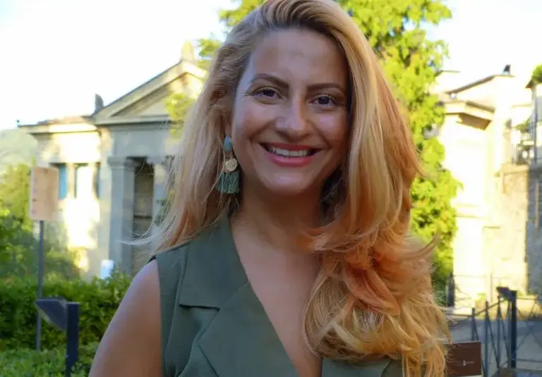 Нели от „Търси се” раждала с прическа