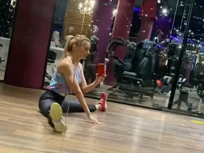 Нети прави шпагат на 46 г.