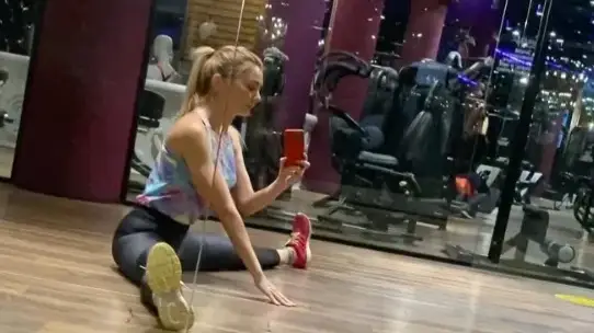 Нети прави шпагат на 46 г.