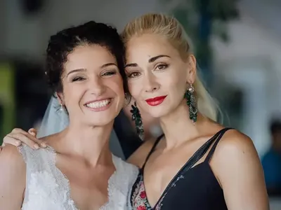 Нети стана леля! Тв водещата Алекс Кръстева роди момче