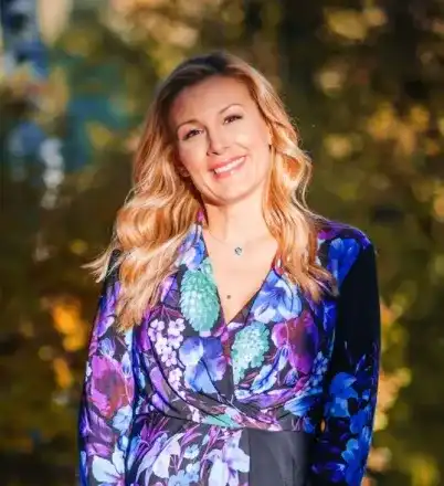 Николета Маданска показа бременно коремче