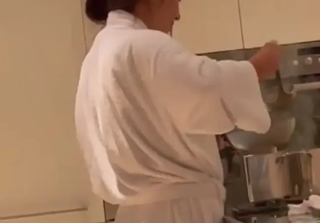 Николета върти чорба по халат (Ники М. във възторг: Най-добрата!) Снимки