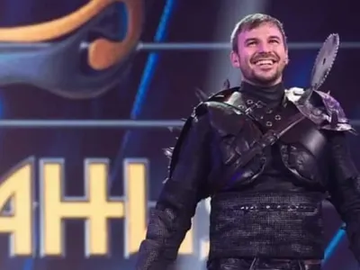 Нова трагедия в „Маскираният певец“: Ивайло Захариев погреба майка си и излезе да пее