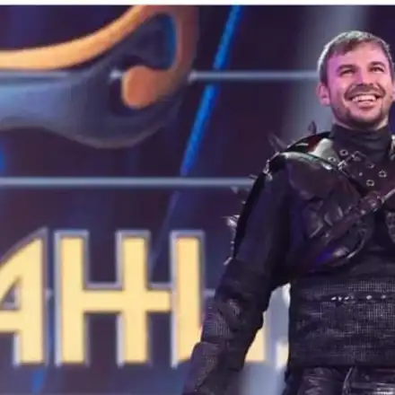 Нова трагедия в „Маскираният певец“: Ивайло Захариев погреба майка си и излезе да пее