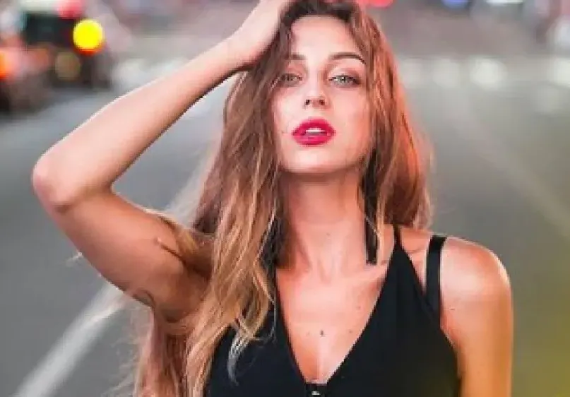 Паулина от Игри на волята се разсъблече в клип със скандален рапър