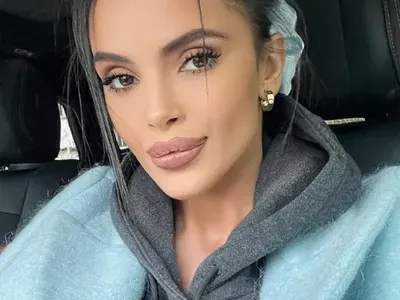 Пошло: Мара Отварачката снима задните части на щерка си (СНИМКА)