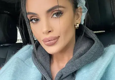 Пошло: Мара Отварачката снима задните части на щерка си (СНИМКА)