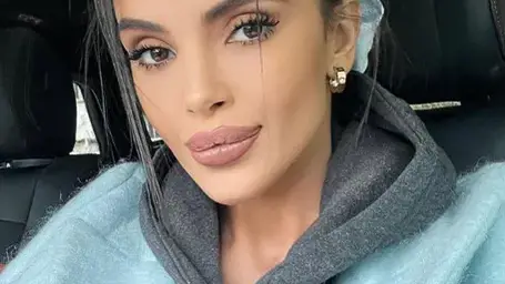 Пошло: Мара Отварачката снима задните части на щерка си (СНИМКА)