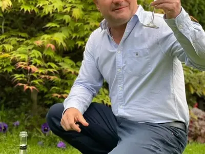 Рачков си асфалтира път до вилата с общински пари