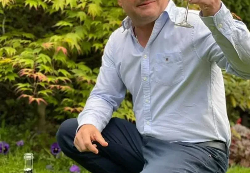 Рачков си асфалтира път до вилата с общински пари
