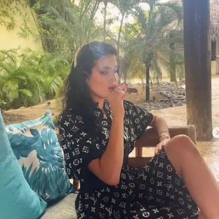 Радинела захапала пура по дупе