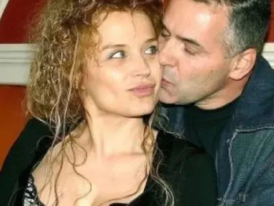 С мотор за 15 бона фучи мъжът на Аня Пенчева (Папарашки снимки)