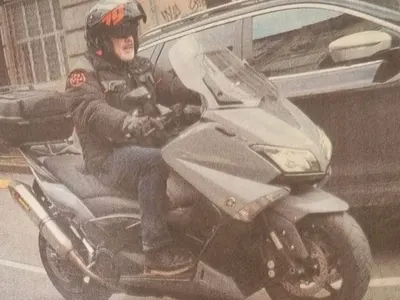 С мотор за 15 бона фучи мъжът на Аня Пенчева (Папарашки снимки)