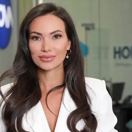 Горещата синоптичка на Нова ТВ Лора Георгиева страда от липса на сън