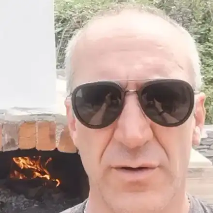 Секссимвол?  Деян Донков заприлича на чичко