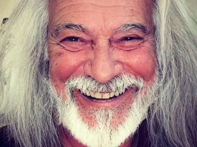 Ще го познаете ли?! Маги Халваджиян ПОБЕЛЯ! (ФОТО)