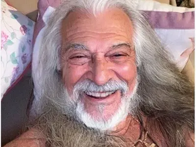 Ще го познаете ли?! Маги Халваджиян ПОБЕЛЯ! (ФОТО)