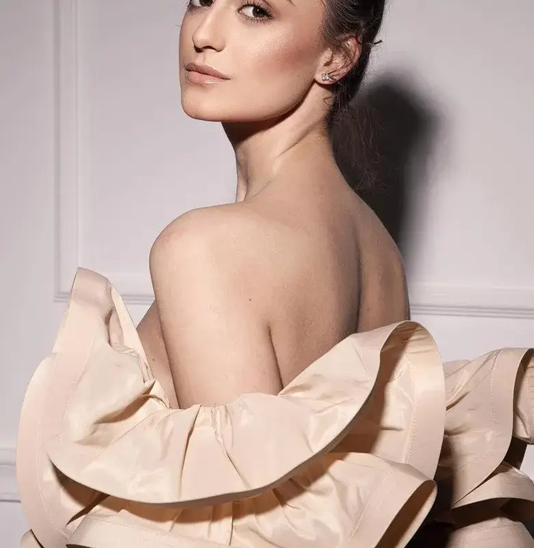 Щерката на Соня Немска се гаври със силиконките