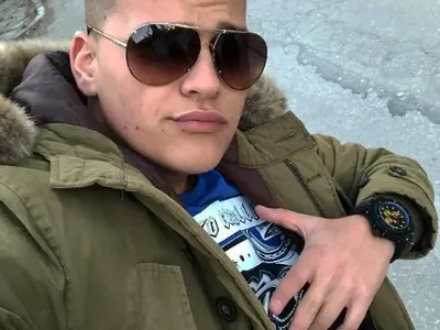 Синът на Деси Слава заживя с гореща силиконова мацка (Снимки)