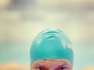 Сините очи на Орлин Павлов с цвят на домат