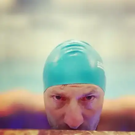 Сините очи на Орлин Павлов с цвят на домат