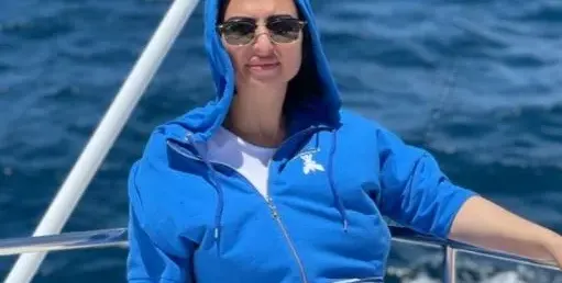 Софка в паника от акули на Малдивите