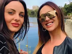 Глория вдъхва кураж на дъщеря си