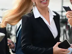 Луна: Аз съм  смела, красива, шармантна и умна, а Слави - непораснало хлапе, не ми е конкурент!