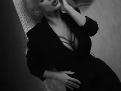 Марина Тошич превзема поп жанра с „Waistline“
