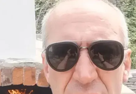 Секссимвол?  Деян Донков заприлича на чичко