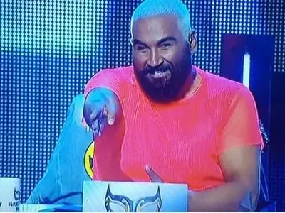 10 бона хонорар  за Азис взриви  „Маскираният певец”