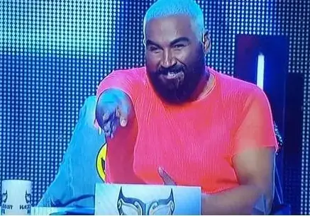 10 бона хонорар  за Азис взриви  „Маскираният певец”