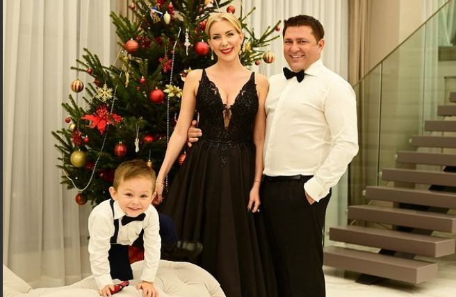 Батинкови в нова къща, дават банкет