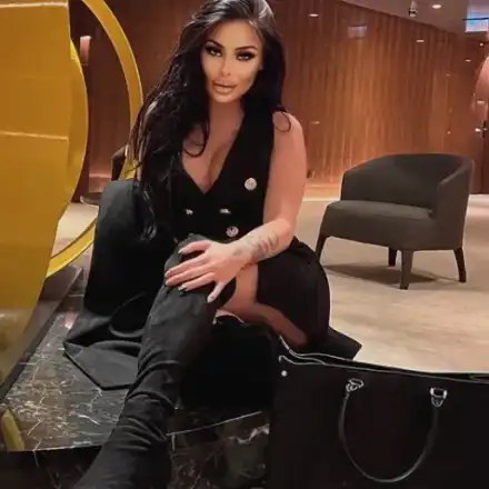 Алекса на Денис без сутиен (Снимка в галерия)