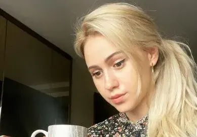Бакалова коледува далеч от мама и тате (Актрисата тъжи за родината)