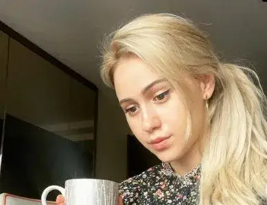 Бакалова коледува далеч от мама и тате (Актрисата тъжи за родината)