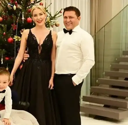 Батинкови в нова къща, дават банкет