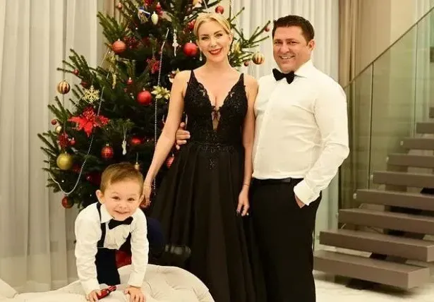 Батинкови в нова къща, дават банкет