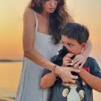 Борил нарисува портрет на Диляна Попова