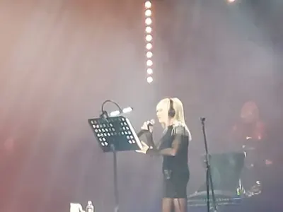 Босоногата Лили взриви НДК, 40 минути феновете я викат на бис (СНИМКИ)